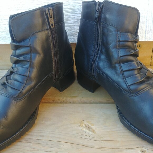 Naturalizer Canada Black Leather Ankle Boots Booties 6.5 37 - Picture 2 of 14